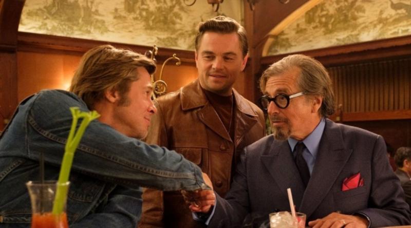 Salah satu adegan film Once Upon a Time in Hollywood yang menampilkan aktor Brad Pitt (kiri), Leonardo Di Caprio (tengah) , dan Al Pacino (sonypictures) 
