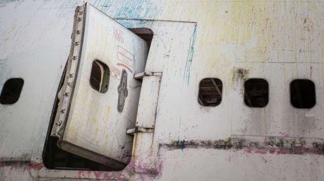 Ilustrasi pintu darurat pesawat. (Foto: Shutterstock)