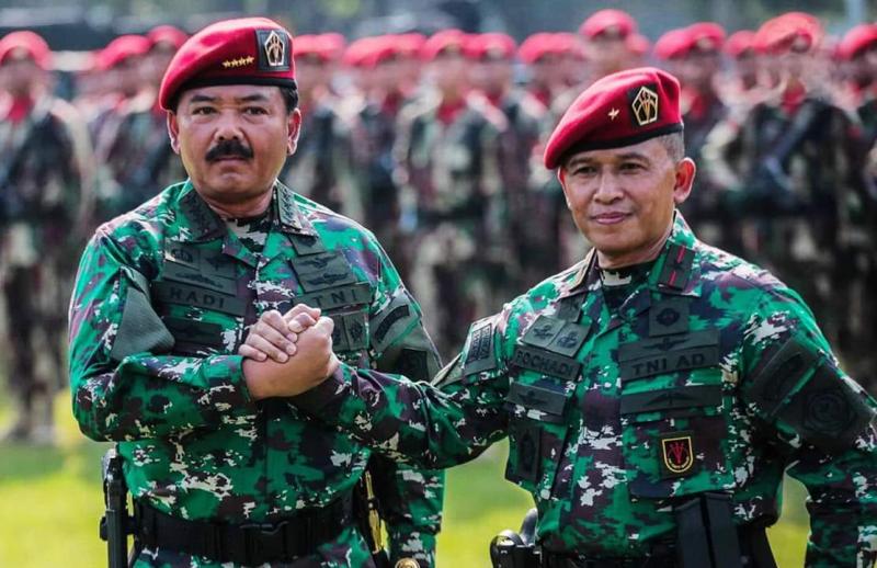 Panglima TNI Marsekal TNI Hadi Tjahjanto (kiri) dan Komandan Koopssus TNI Brigjen TNI Rochadi (Oborkeadilan.com)