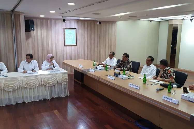 Presiden Joko Widodo mendatangi kantor pusat PLN pada Senin (5/8/2019). (Foto: Kompas)