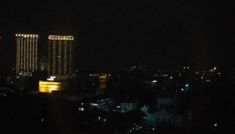 Jakarta gelap, listrik padam selama lebih dari 6 jam. (Foto: Inews)