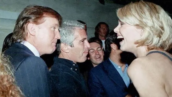 Donald Trump bersama Jeffrey Epstein (foto: dailykos)