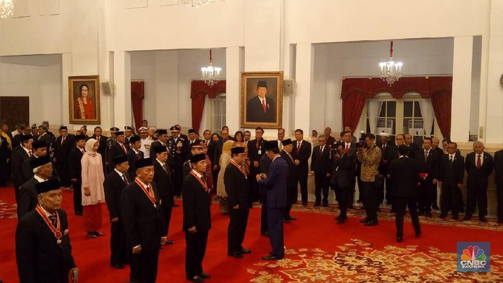 Penganugerahan Gelar Tanda Kehormatan 2019 dari Presiden Joko Widodo. (Foto: CNBC Indonesia)