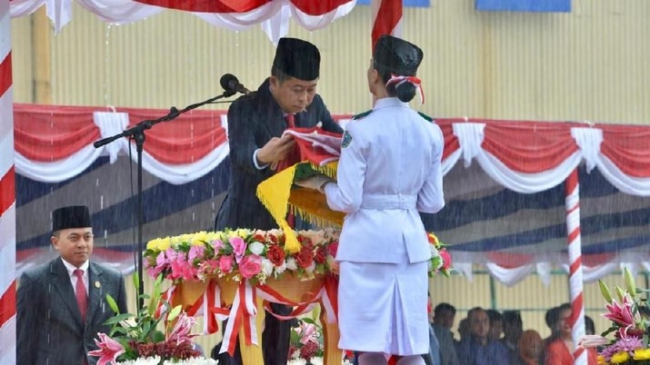 Menteri ESDM Ignasius Jonan menjadi inspektur upacara kemerdekaan di kawasan tambang PT Freeport. (Foto: CNBC Indonesia)