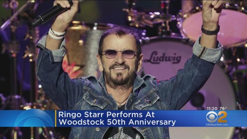 Musisi Ringo Starr ketika mengisi salah satu acara peringantan 50 tahun festival musik Woodstock (cbs)