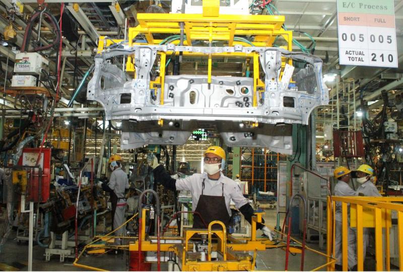 Buruh industri otomotif (Media Indonesia)
