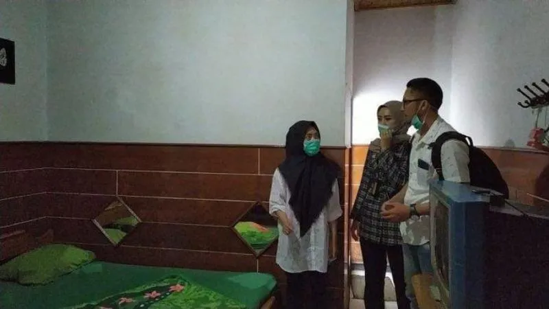 Vina Saat Menunjukan Ruangan Dimana Videonya Direkam (Fajar Jabar)