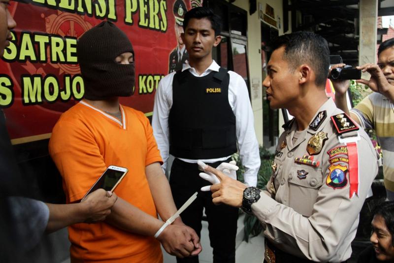 M Aris terpidana hukuman kebiri kimia dan penjara karena memerkosa 12 bocah di Kabupaten Mojokerto (Jawa Pos)