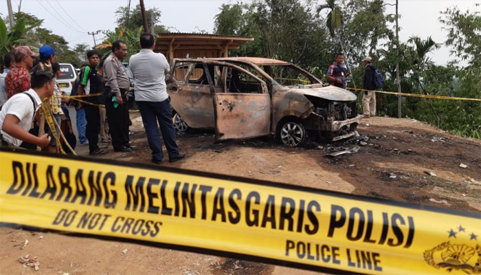 Dua Mayat Dibakar di Dalam Mobil di Sukabumi (poskota)