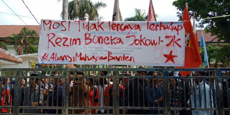 Aksi Demo Mahasiswa Menyatakan Mosi Tidak Percaya Kepada Rejim Boneka, Presiden Jokowi (Liputan banten)