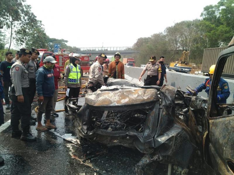 Bekas kecelakaan di tol Cipularang KM 91 (prasastijabar.com)