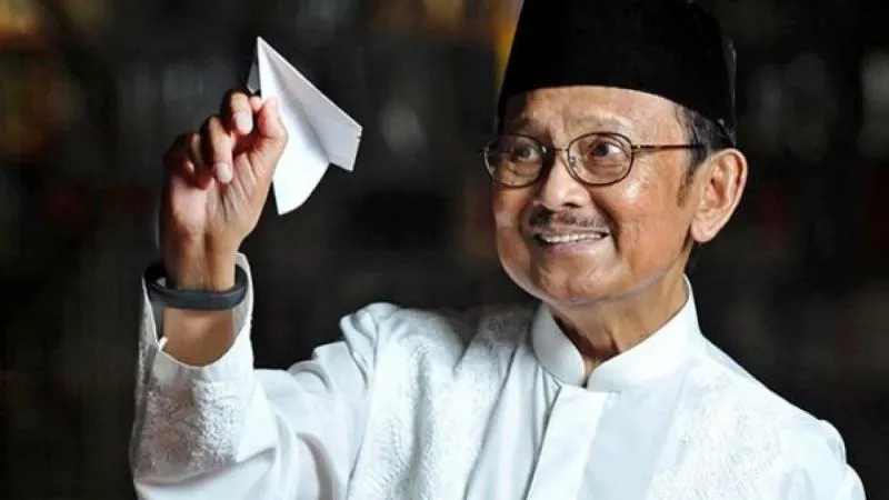 Presiden ketiga RI Bacharuddin Jusuf Habibie (Finroll.com)