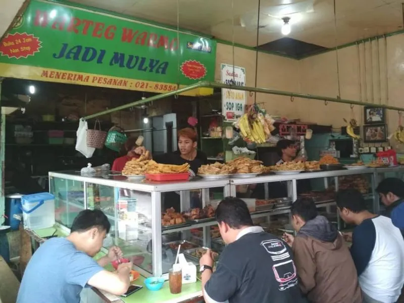 Warteg Warmo di Tebet, Jakarta Selatan yang sudah beroperasi sejak tahun 1970-an (travelingyuk)