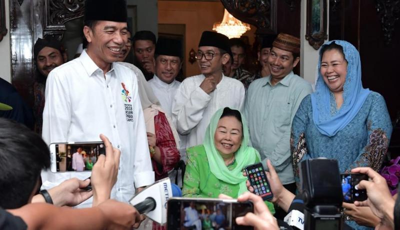Momen Jokowi Minta Restu Maju Pilpres 2019 ke Istri Gus Dur (Liputan6.com)