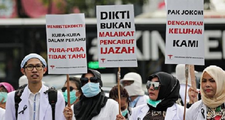 Demo Dokter Muda Menolak UKMPPD (Foto:CNN Indonesia.com)