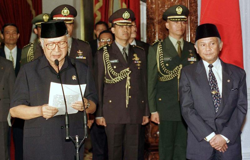 Soeharto dan BJ Habibie, presiden kedua dan ketiga RI (Era.id)