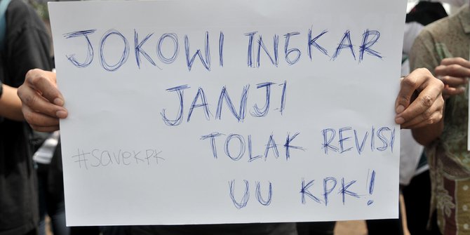 Aksi Menolak Pengesahan Revisi RUU KPK di DPR. ©2019 (Merdeka.com)