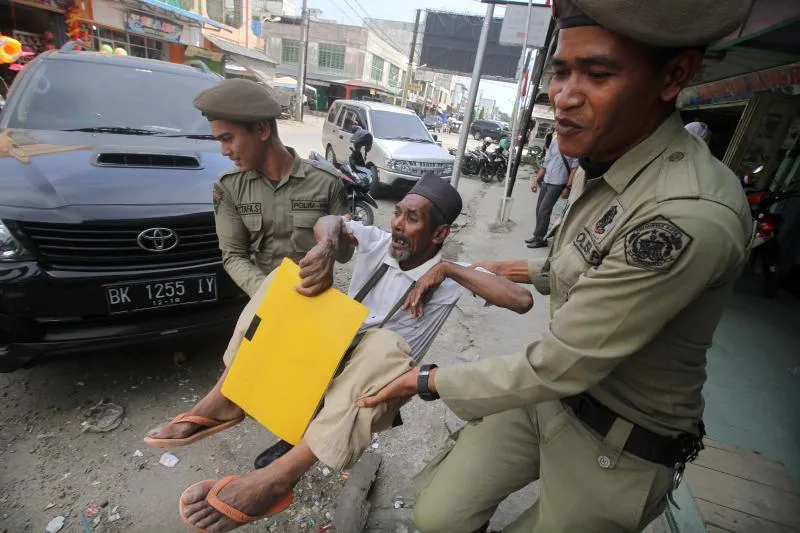 Satpol PP amankan gelandangan (aktual.com)