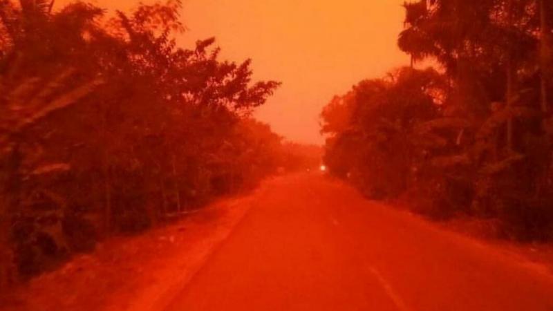 Langit Merah di Jambi Heboh di Medsos (Indonesia Inside)