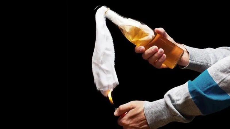 Ilustrasi bom molotov (Okezone)