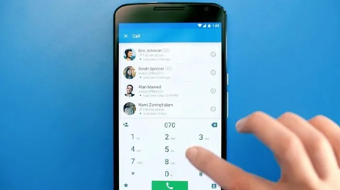 Aplikasi TrueCaller adalah aplikasi pada smartphone yang dapat memperlihatkan siapa yang menelepon walau nomor tersebut tidak terdaftar pada kontak Anda (bukan hidden number atau no number (Detik).