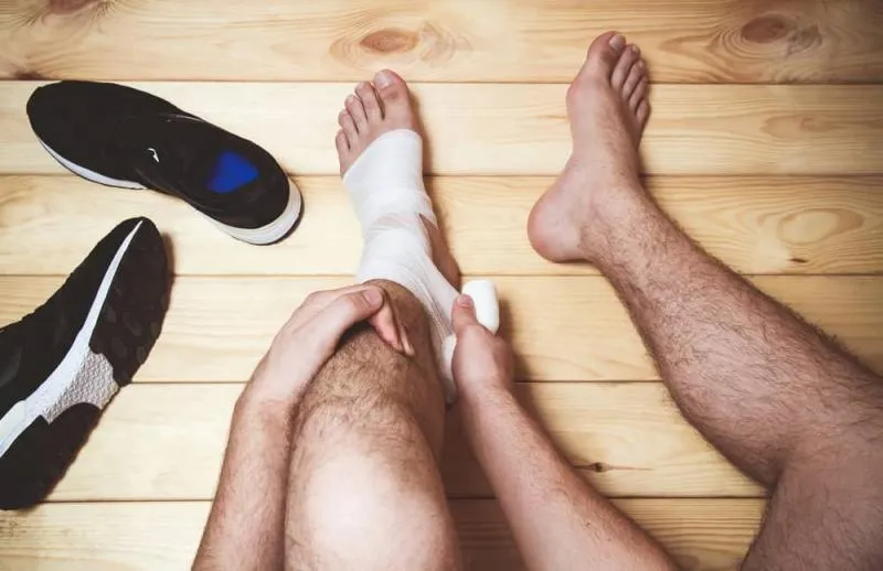 Pemilihan Sepatu yang Salah Bisa Menyebabkan Cidera Kaki (Foto:Hellosehat.com)