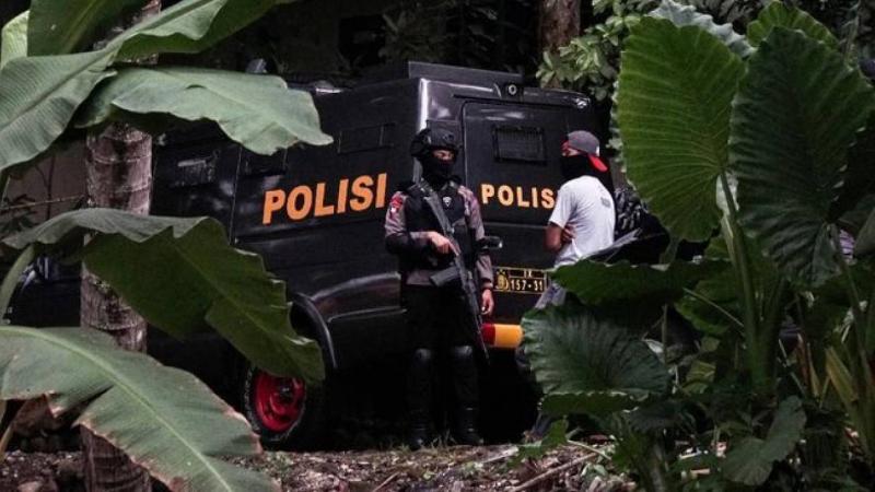 Densus Tangkap Polwan di Polda Malut karena Terorisme (MetroBatam)
