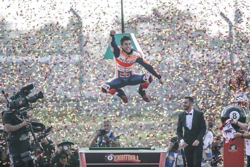 Marc Marquez merayakan kemenangannya di GP Thailand (Foto: Motogp.com)