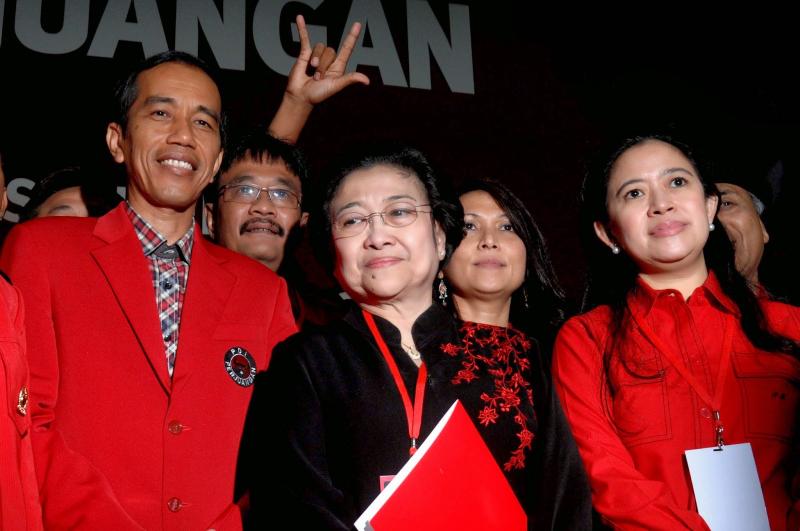 Presiden Joko Widodo, Ketua Umum PDIP Megawati Soekarnoputri, Ketua DPR Puan Hamarani (wong-ciruas)