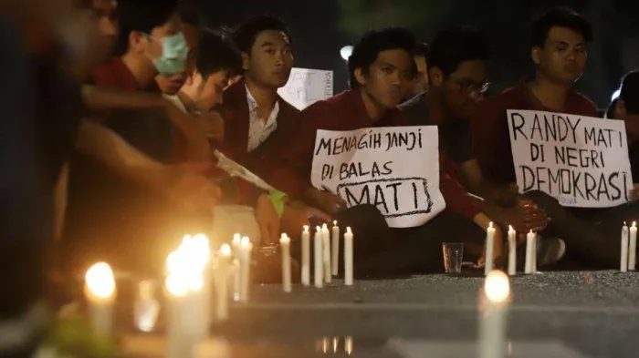 Randi, Mahasiswa Universitas Halu Oleo gugur saat melakukan aksi unjuk rasa di Gedung DPRD Sulawesi Tenggara, Kota Kendari, Kamis (26/9/2019). (Tribunnews)