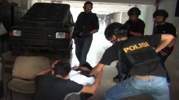 Ilustrasi.Polisi Tangkap 7 Debt Collector Penyekap Bos Perusahaan di Hotel (tribunnews)