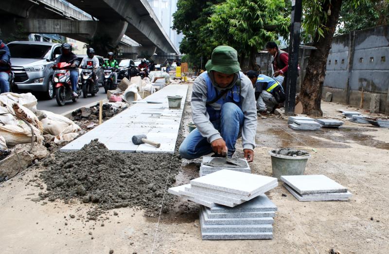 Pemprov (Pemerintah Provinsi) DKI Anggarkan Proyek Revitalisasi Trotoar Kota Jakarta Rp1,1 Triliun. Robinsar Nainggolan