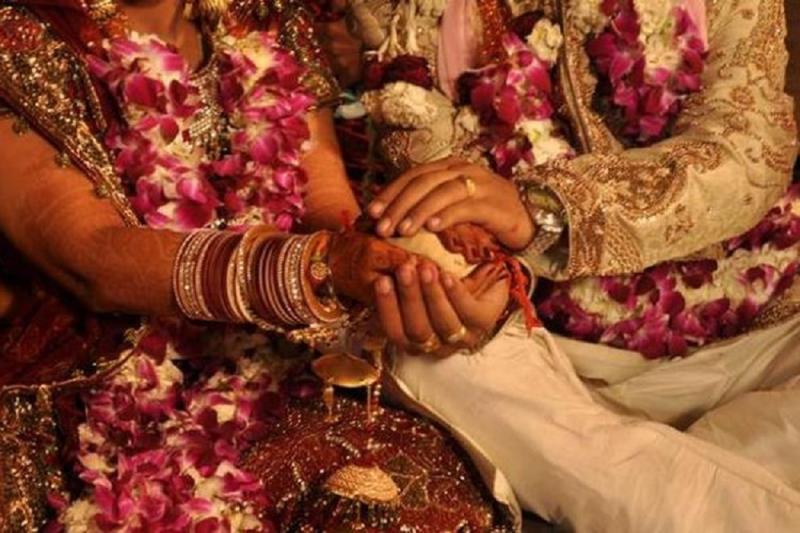 Ilustrasi Pasangan Suami Istri Di India. (kompas.com)