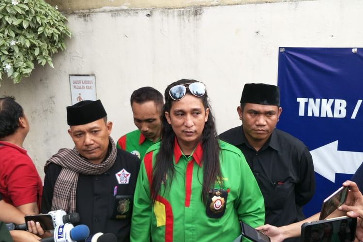 LSM KPK (Komunitas Pengawas Korupsi) melaporkan YouTuber Atta Halilintar ke Polda Metro Jaya. (Foto: Kompas.com)