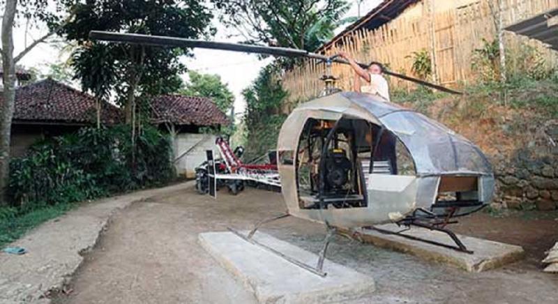 Helikopter itu diberi nama Gardes JN 77 GM yang juga singkatan dari Garuda Desa Jujun Junaedi 77 (tahun kelahiran) Gemar Motekar. (Radar Sukabumi)
