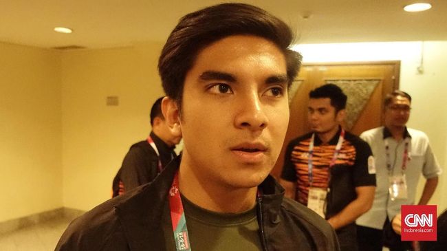 Syed Saddiq berjanji penyelidikan pengeroyokan suporter Indonesia berjalan transparan. (CNN Indonesia/M. Arby Rahmat Putratama H)