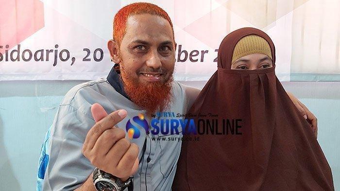 Umar Patek dan istrinya, Ruqayyah, saat di Lapas Porong Sidoarjo, Rabu (20/11/2019). (Foto: Tribunnews.com/Surya/M Taufik)
