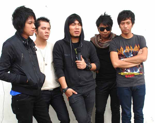 Chord Kunci Gitar Lirik Lagu Band Armada Hargai Aku