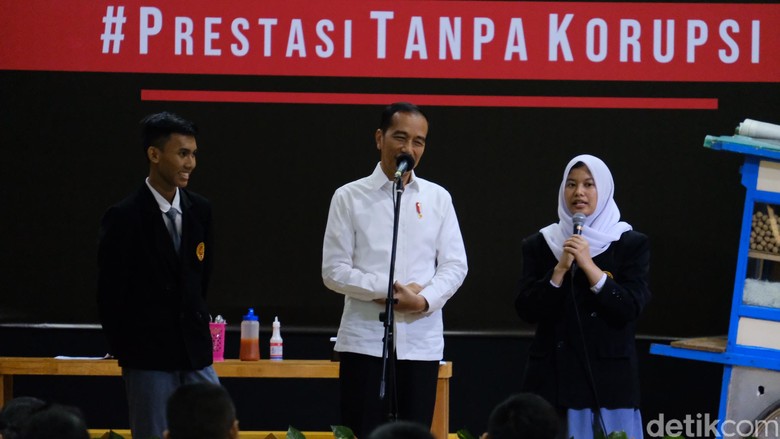 Presiden Jokowi di SMKN 57 Pasar Minggu Jakarta Selatan. (Foto: Andhika Prasetya/detikcom)