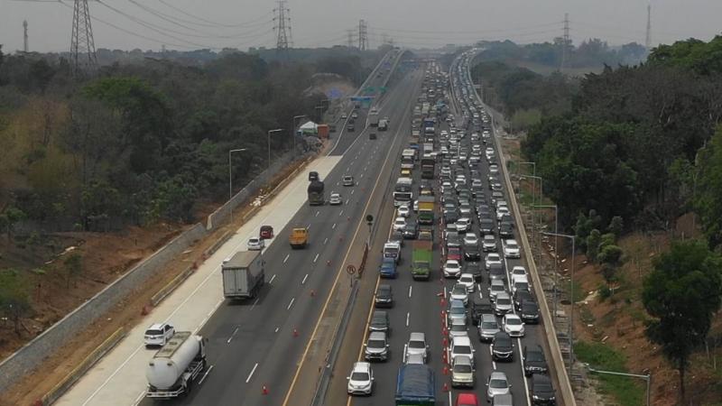 Japek Masih Padat Bukti Bangun Jalan Bukan Solusi Atasi Kemacetan. (detik)