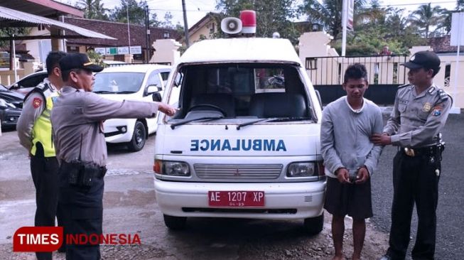 Mobil ambulans milik RSUD Pacitan diamankan di Polres Pacitan (FOTO: Polres Pacitan/TIMES Indonesia)