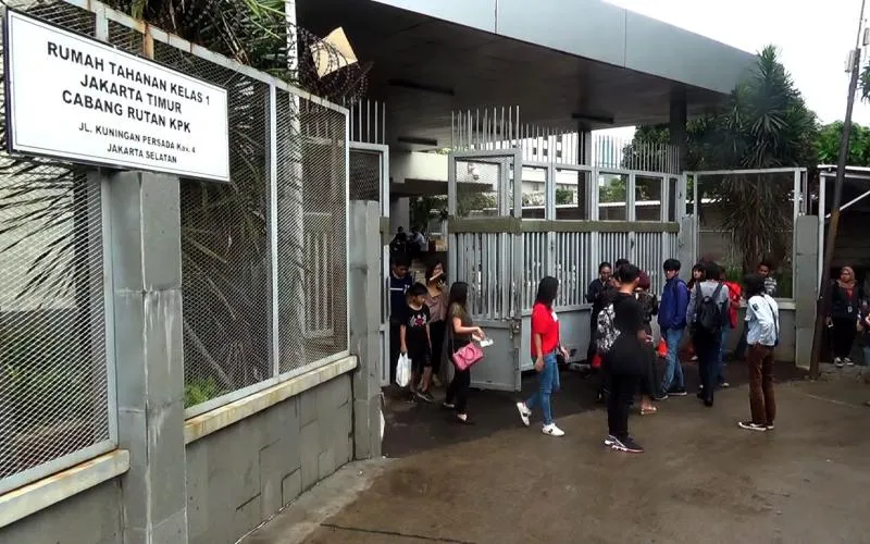 Libur Natal, Keluarga Besuk Penghuni Rutan KPK