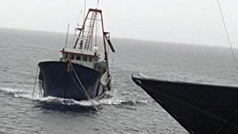 Kapal China di perairan Natuna ditangkap oleh polair RI (Dok. Dinas Penerangan Angkatan Laut)