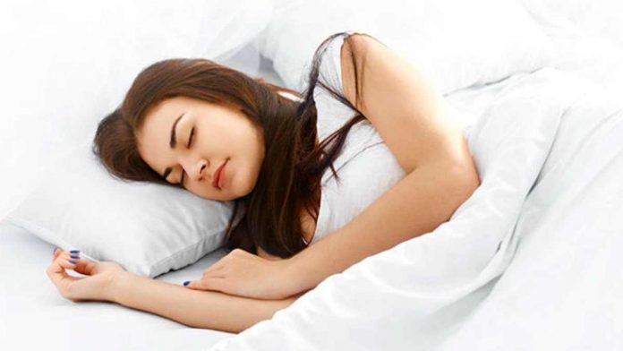Ilustrasi tidur miring ke kanan (Foto :Harapanrakyat.com)