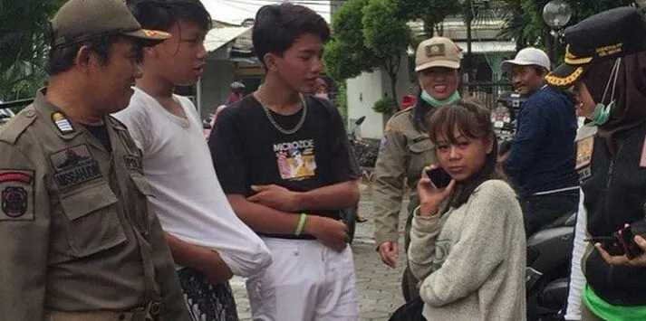 Viral, Tak Terima Ditegur Karena Berisik, Cucu Tempeleng Neneknya. (Pojoksatu.id)