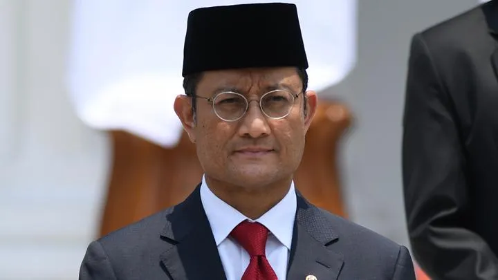 Eks Menteri Sosial (Mensos) Juliari Batubara suruh office boy transfer uang Rp1 miliar ke rekening sekretaris pribadinya (Kompas)