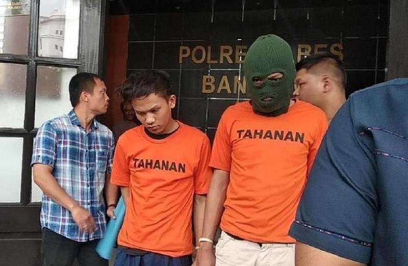 Pelaku Pembacokan di Bandung, M Iqbal Maulana (19) dan RAP (17). (Detik)
