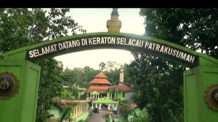 Foto-foto keberadaan Kesultanan Selaco alias Selacau Tunggul Rahayu di Parung Ponten Kabupaten Tasikmalaya. (Tribun)