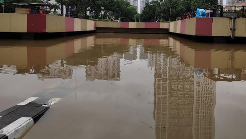 Banjir Underpass Kemayoran. (inews)