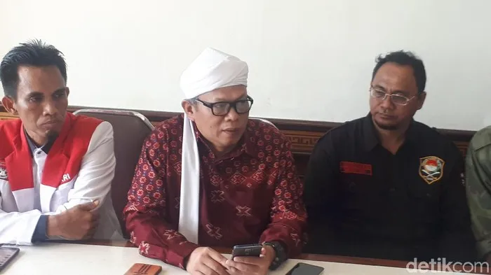 Sekertaris Jendral Forum Umat Islam, Muhammad Al Khathath (Tengah). (Detik)